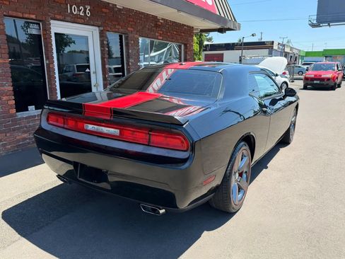Used 2012 Dodge Challenger SXT RWD image 3