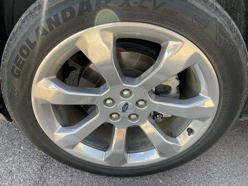 Used 2020 Ford Explorer Platinum w/ Premium Technology Package AWD/4WD image 5