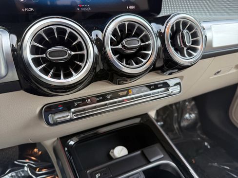 Used 2022 Mercedes-Benz GLB 250 GLB 250 image 18