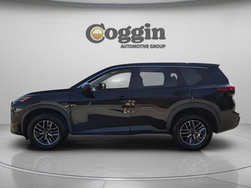 Used 2024 Nissan Rogue S FWD image 2