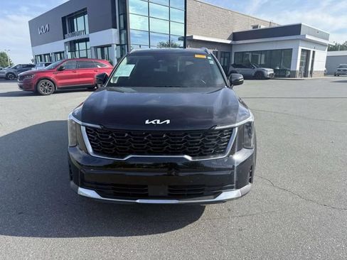 Certified 2024 Kia Sorento S FWD image 2