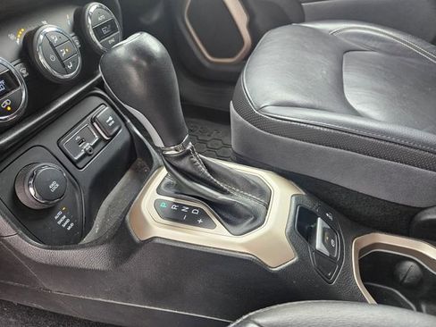 Used 2016 Jeep Renegade Limited AWD/4WD image 24