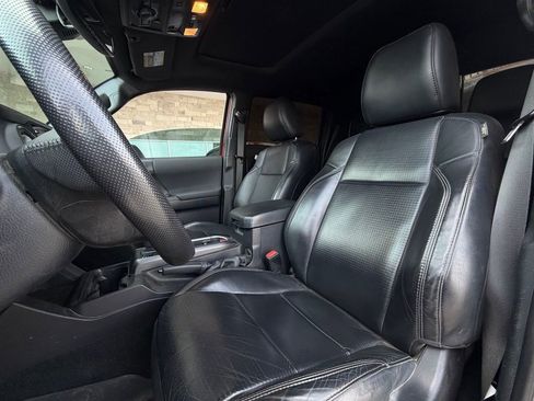 Used 2023 Toyota Tacoma TRD Off-Road w/ TRD Premium Off Road Package image 6