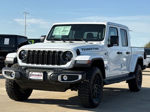 New 2026 Jeep Gladiator Sport AWD/4WD image 3