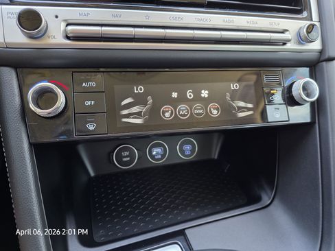 Used 2025 Genesis G70 2.5T RWD image 23