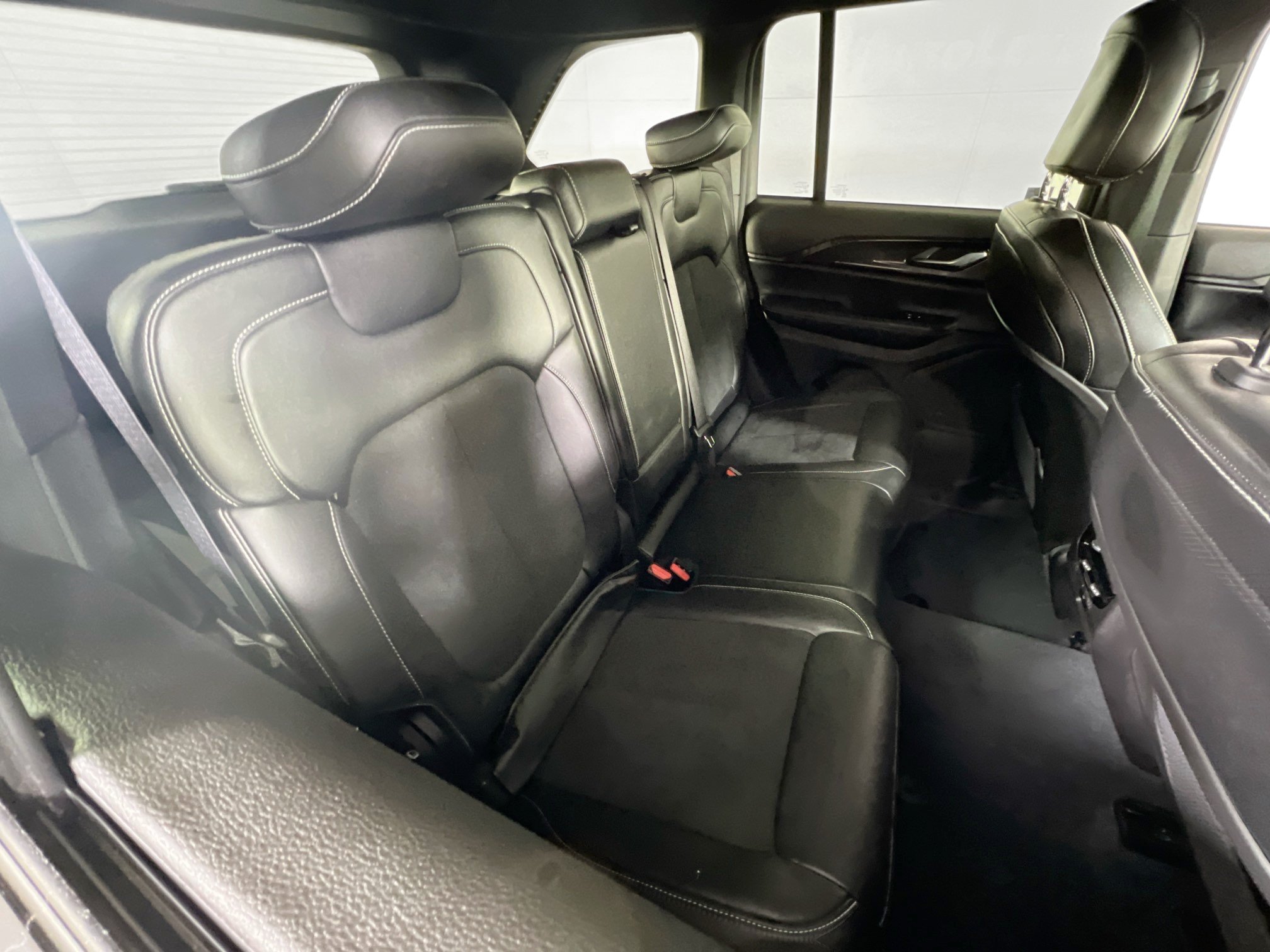 Used 2023 Jeep Grand Cherokee Altitude AWD/4WD image 26