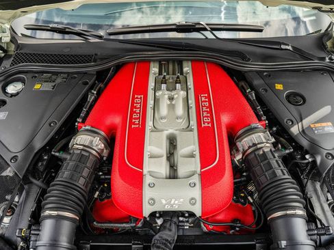 Used 2019 Ferrari 812 Superfast image 18