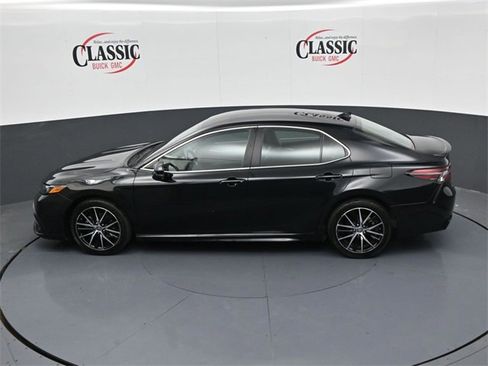 Used 2024 Toyota Camry SE image 16