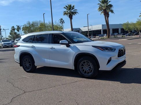 Used 2022 Toyota Highlander Limited image 7