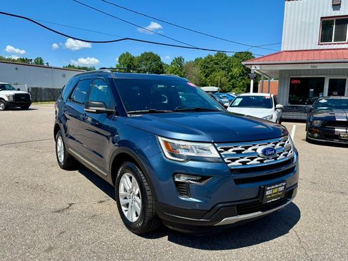 Used 2019 Ford Explorer XLT w/ Equipment Group 202A AWD/4WD image 3