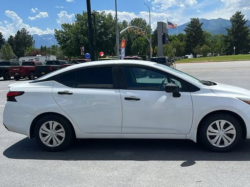 Used 2020 Nissan Versa S FWD image 4