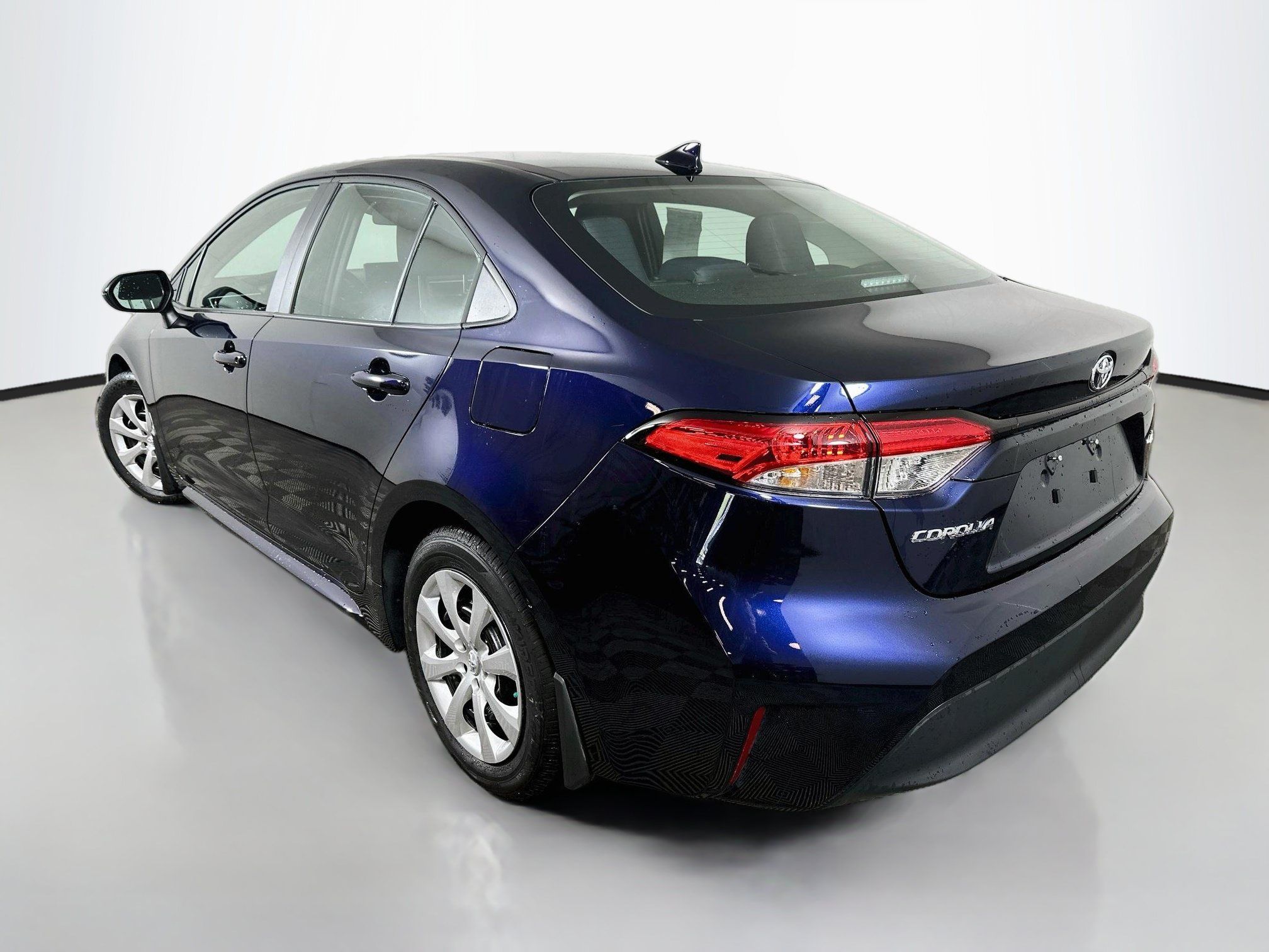 Used 2025 Toyota Corolla LE FWD image 5