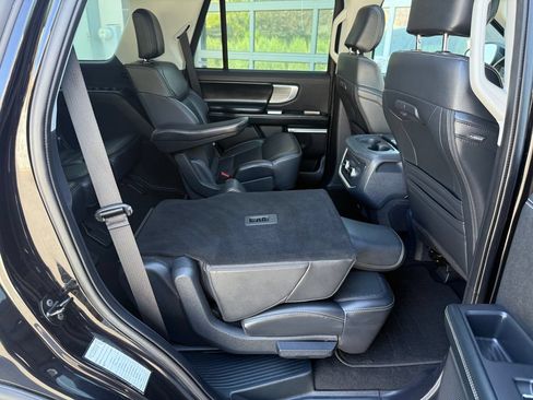 Used 2025 Ford Expedition Platinum AWD/4WD image 44