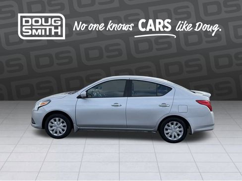 Used 2015 Nissan Versa SV image 2