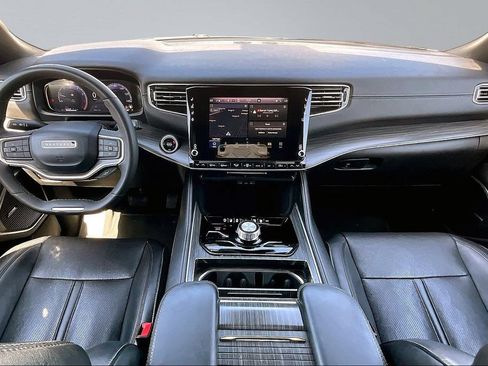 Certified 2024 Jeep Wagoneer L Series II w/ Flexible Seating Group AWD/4WD image 9