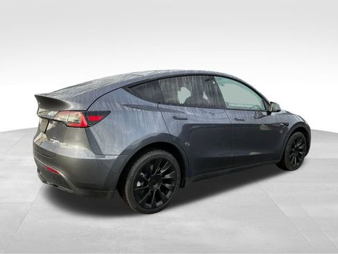 Used 2022 Tesla Model Y Long Range image 8