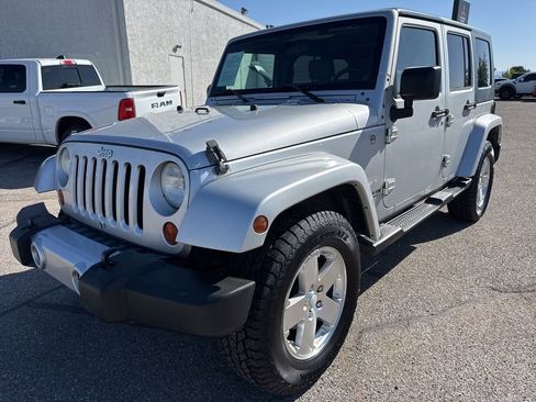 Used 2008 Jeep Wrangler Unlimited Sahara w/ Dual Top Group AWD/4WD image 3