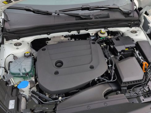 New 2026 Volvo XC40 B5 Ultra w/ Protection Package Premier image 28