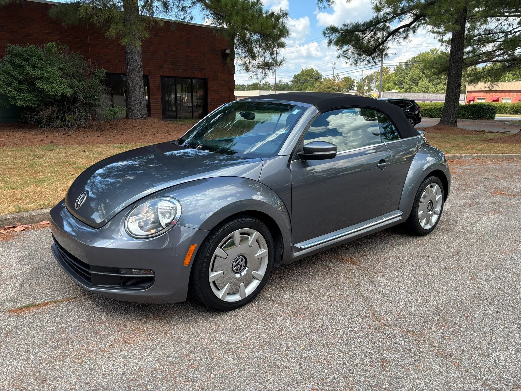 Used 2013 Volkswagen Beetle 2.5 FWD image 2