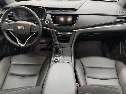 Used 2023 Cadillac XT6 Luxury FWD image 2