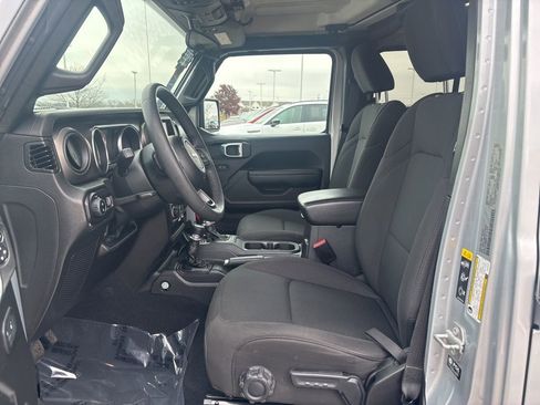 Used 2023 Jeep Gladiator Sport image 14