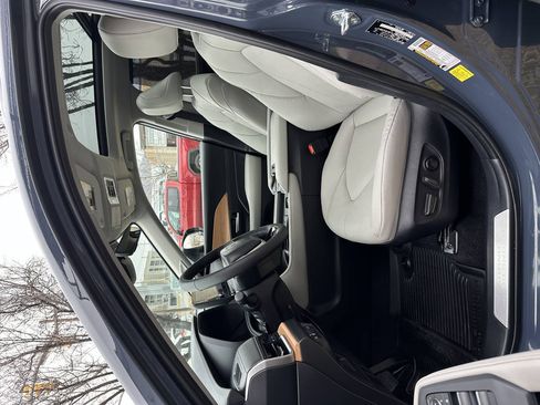 Used 2025 Toyota Grand Highlander AWD image 17