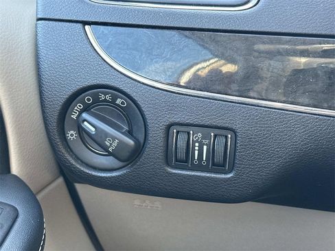 Used 2015 Chrysler Town & Country Touring-L w/ Driver Convenience Group image 26