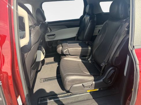 Used 2023 Kia Carnival LX FWD image 24