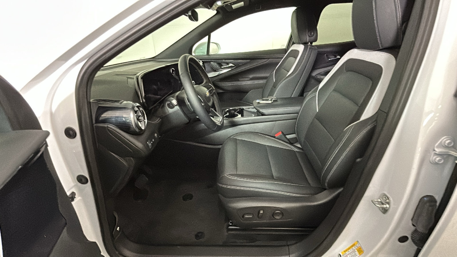 Used 2024 Chevrolet Blazer EV LT AWD/4WD image 14