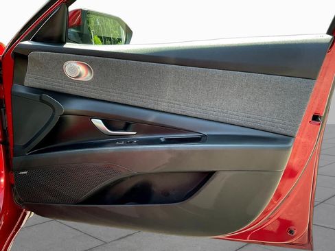 Used 2022 Hyundai Elantra Limited FWD image 23