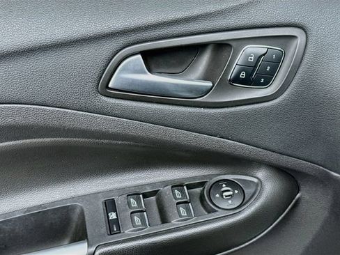Used 2016 Ford Escape Titanium w/ Equipment Group 301A AWD/4WD image 18