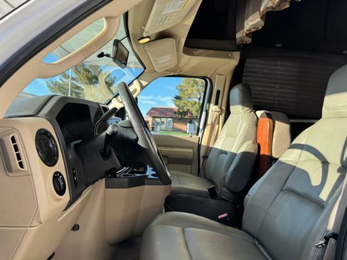 Used 2015 Ford E-450 and Econoline 450 Super Duty w/ Motorhome Prep Package RWD image 25