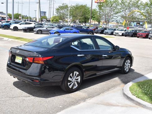 Used 2025 Nissan Altima 2.5 S image 8