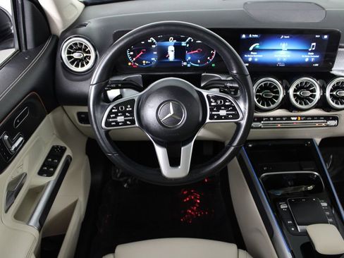 Used 2022 Mercedes-Benz GLB 250 image 6