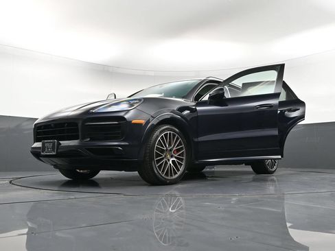 Used 2023 Porsche Cayenne GTS AWD/4WD image 39