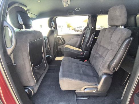 Used 2017 Dodge Grand Caravan SE FWD image 10