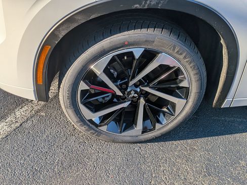 Used 2023 Mitsubishi Outlander SEL image 12