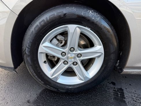 Used 2022 Chevrolet Malibu LS image 33