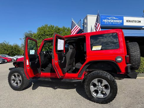 Used 2016 Jeep Wrangler Unlimited Sahara w/ Connectivity Group AWD/4WD image 39
