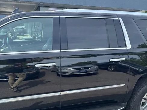 Used 2019 Cadillac Escalade ESV 4WD image 3