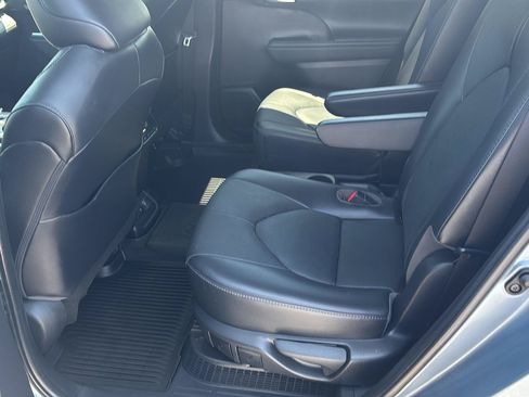 Used 2021 Toyota Highlander Limited AWD/4WD image 28