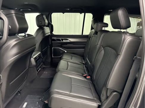 Used 2025 Jeep Wagoneer 4WD w/ Convenience Group I image 20