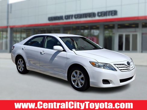 Used 2010 Toyota Camry XLE FWD image 1