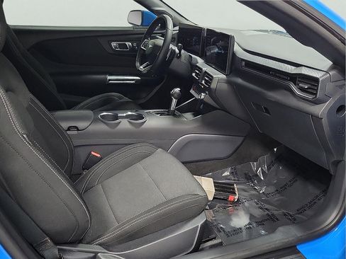 Used 2025 Ford Mustang GT RWD image 17