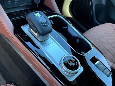 New 2025 Mitsubishi Outlander SEL image 8