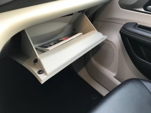 Used 2024 Chrysler Pacifica Touring-L image 34