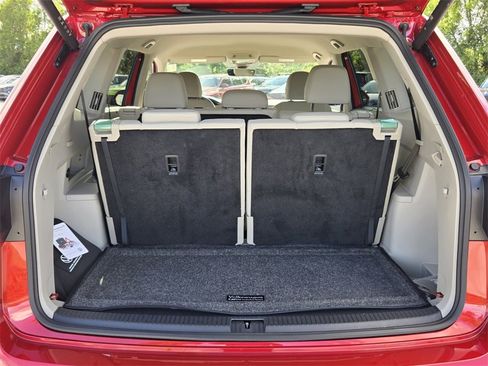 Certified 2025 Volkswagen Atlas SE w/ Black Wheel Package image 13