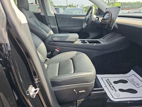 Used 2023 Tesla Model Y Long Range AWD/4WD image 14