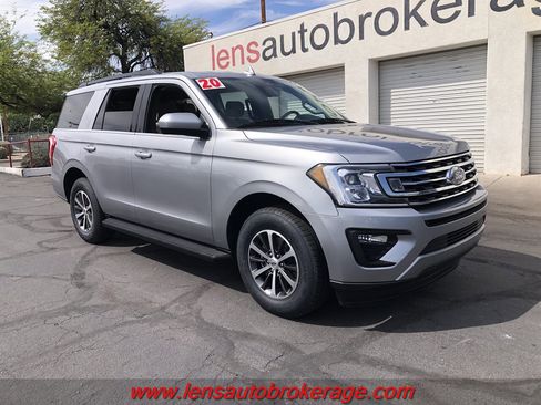 Used 2020 Ford Expedition XLT image 2