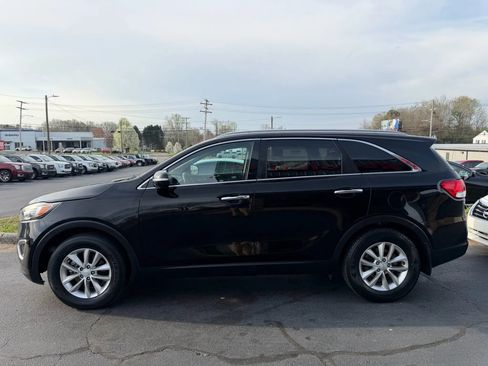 Used 2018 Kia Sorento FWD image 4